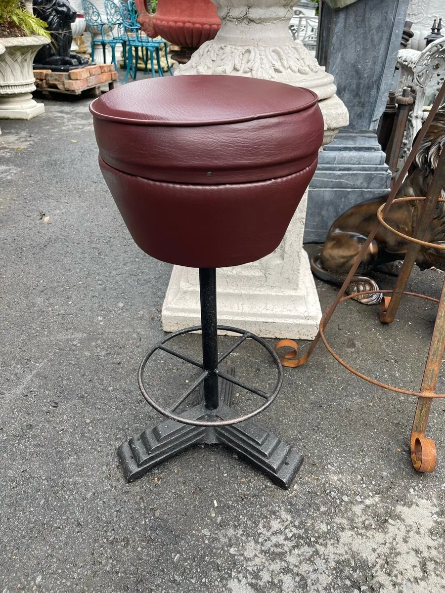 10 Cast iron pub/bar stools - Image 1