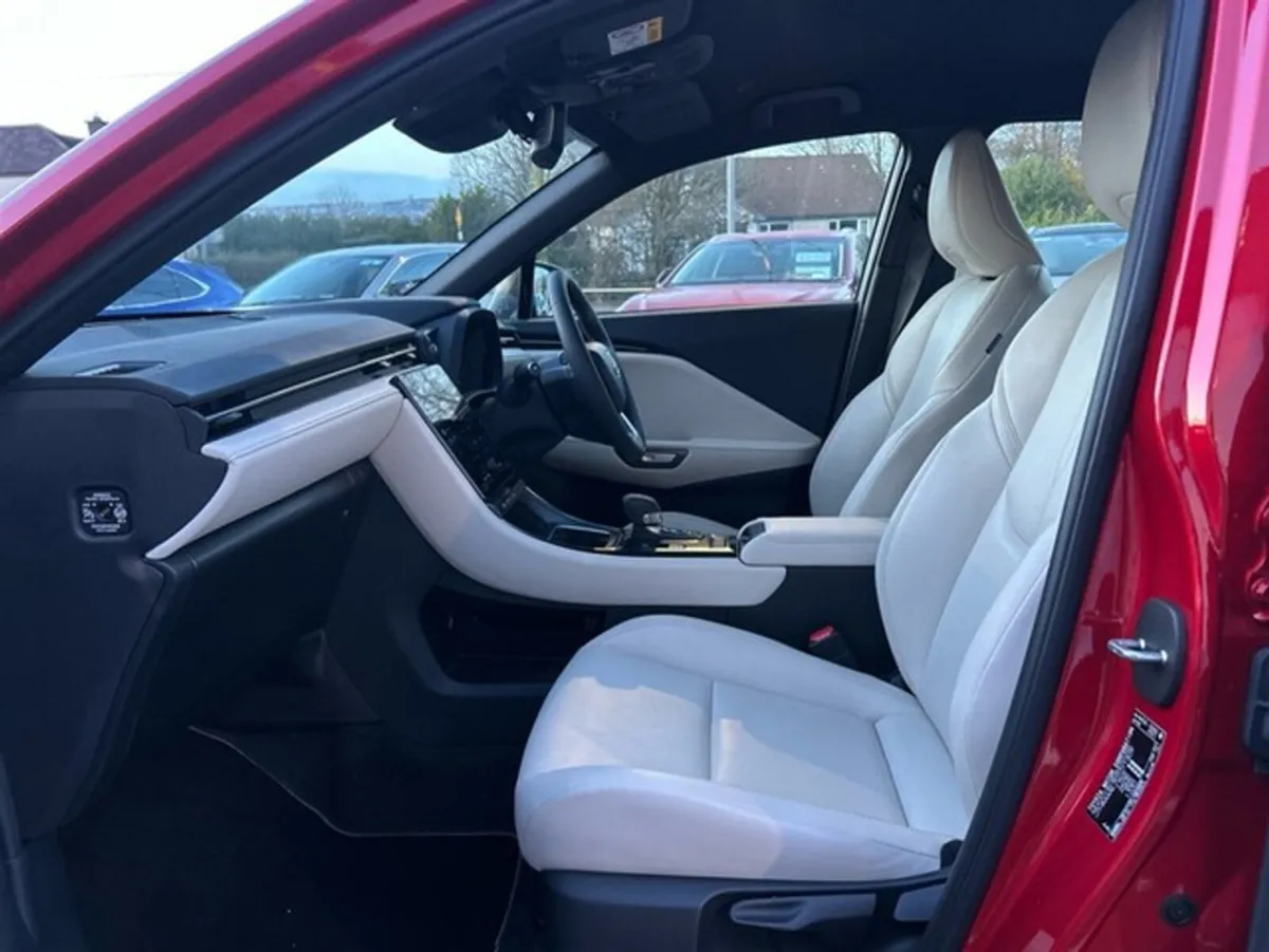 Lexus LBX LBX ELEGANT - Image 2