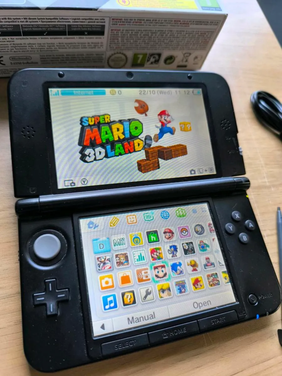 Nintendo 3DS XL Black with 20 games - Image 2