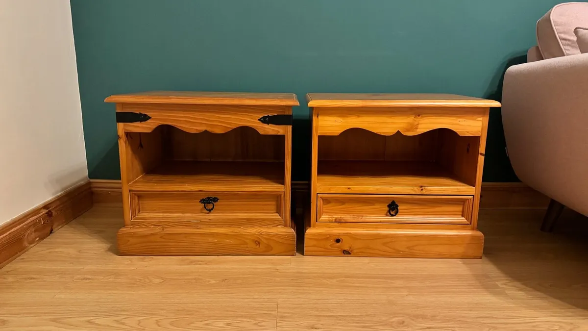 Solid wood side tables x 2 - Image 1