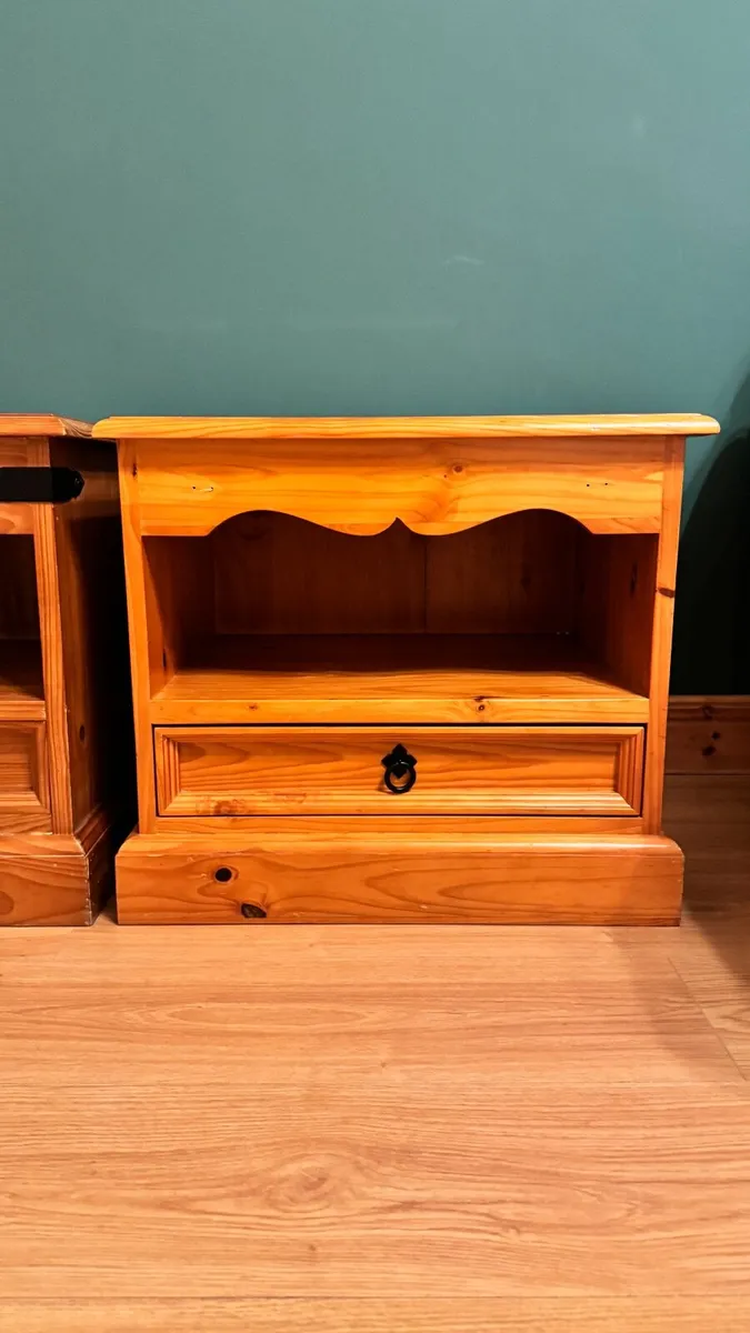 Solid wood side tables x 2 - Image 4