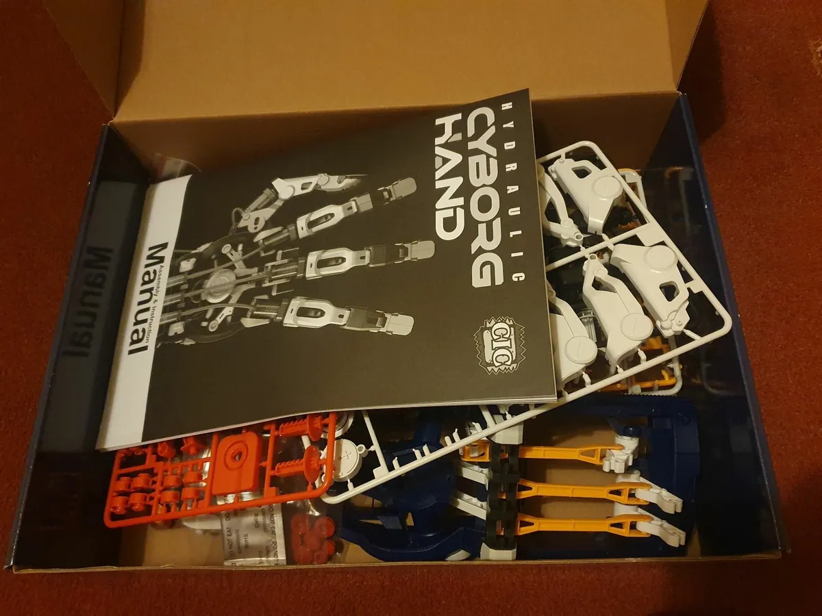 Cyborg hand - Image 2