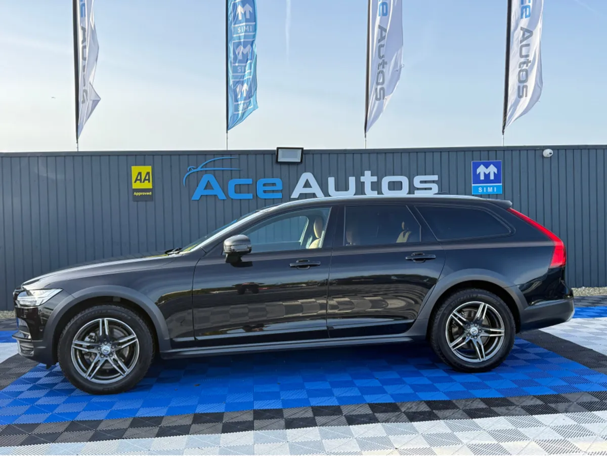 Volvo V90 CROSS COUNTRY 4WD D4 - 2.0L DIESEL - AUT - Image 4
