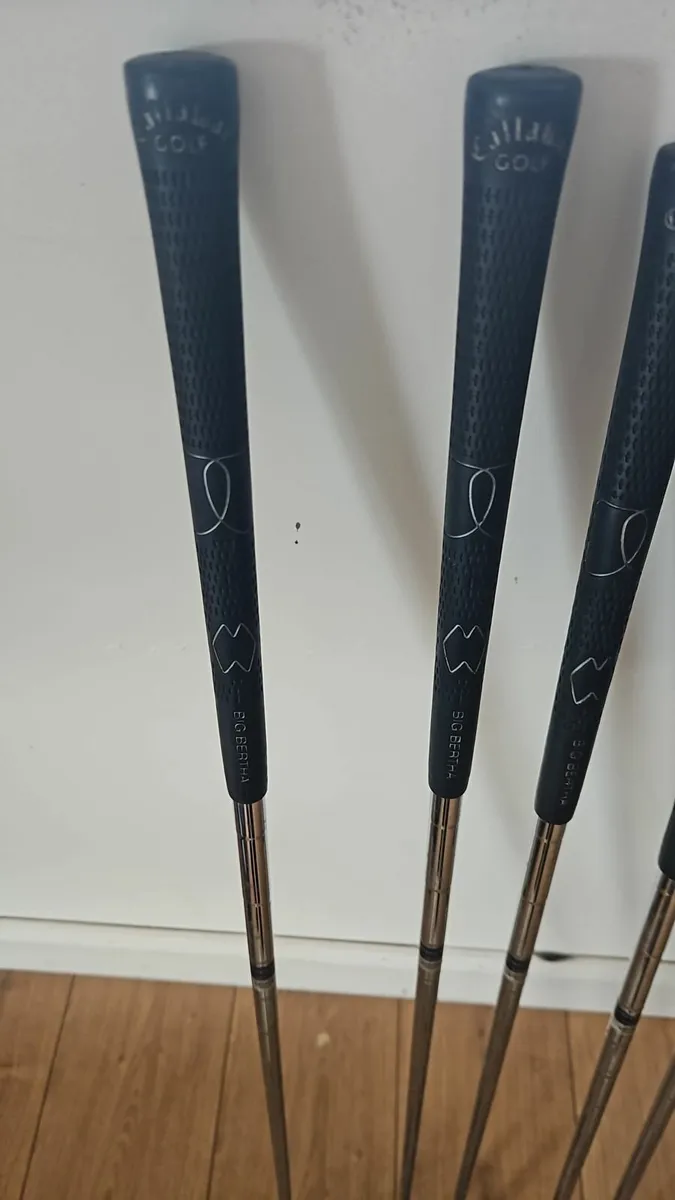 Full set of Callaway x14 irons - Image 1