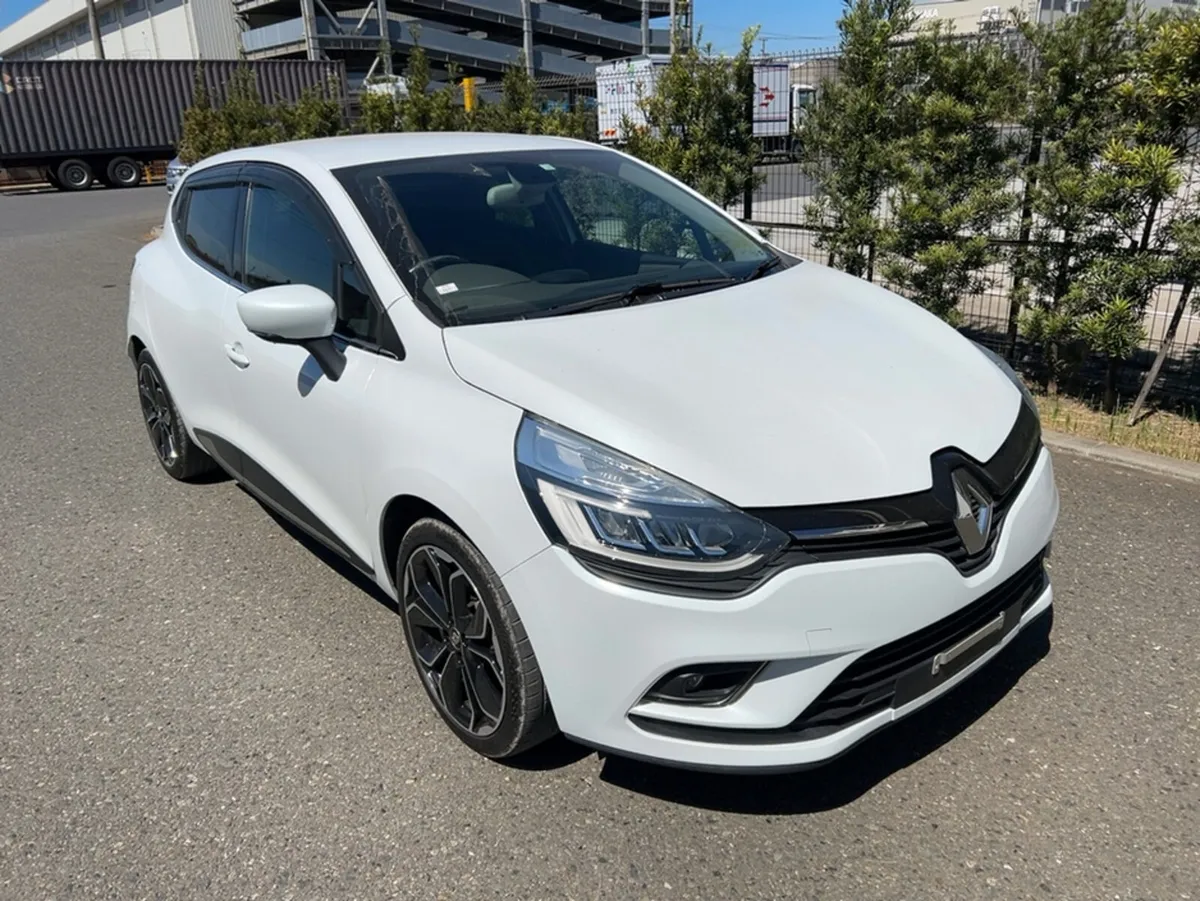 Renault Clio INTENSE LUTICIA 1.2 PETROL AUTOMAIC 5 - Image 1