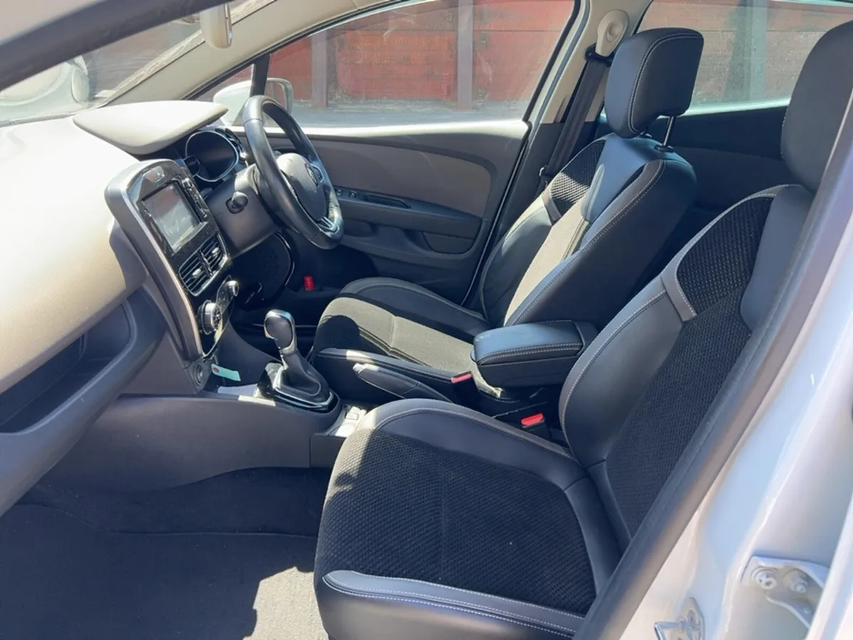 Renault Clio INTENSE LUTICIA 1.2 PETROL AUTOMAIC 5 - Image 3