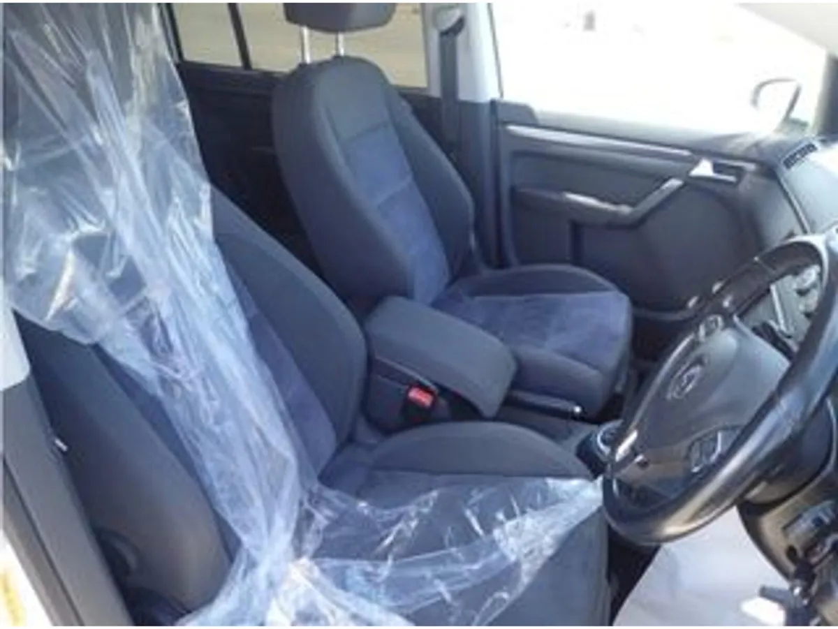 Volkswagen Touran HIGHLINE 1.4 PETROL AUTOMATIC 7 - Image 3