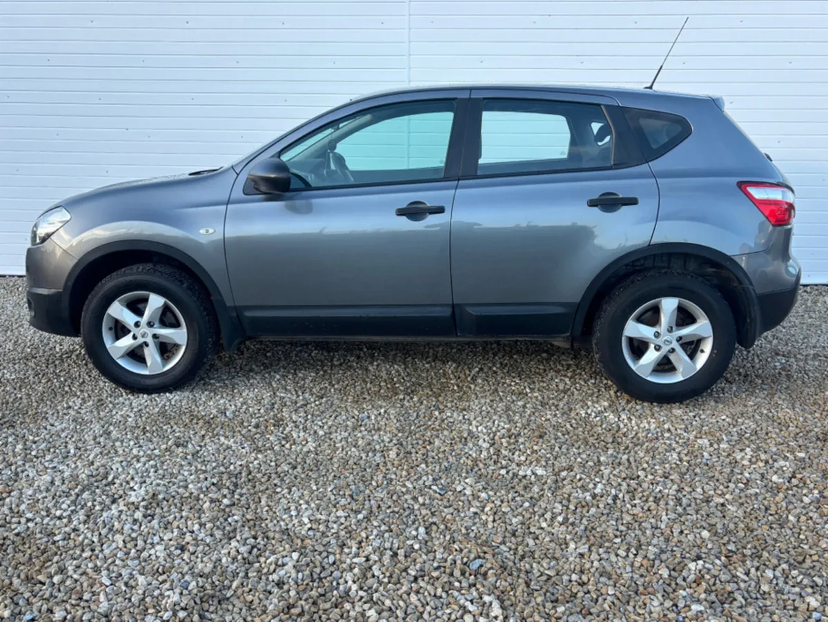 Nissan Qashqai 1.5 XE 5DR DSL - Image 4