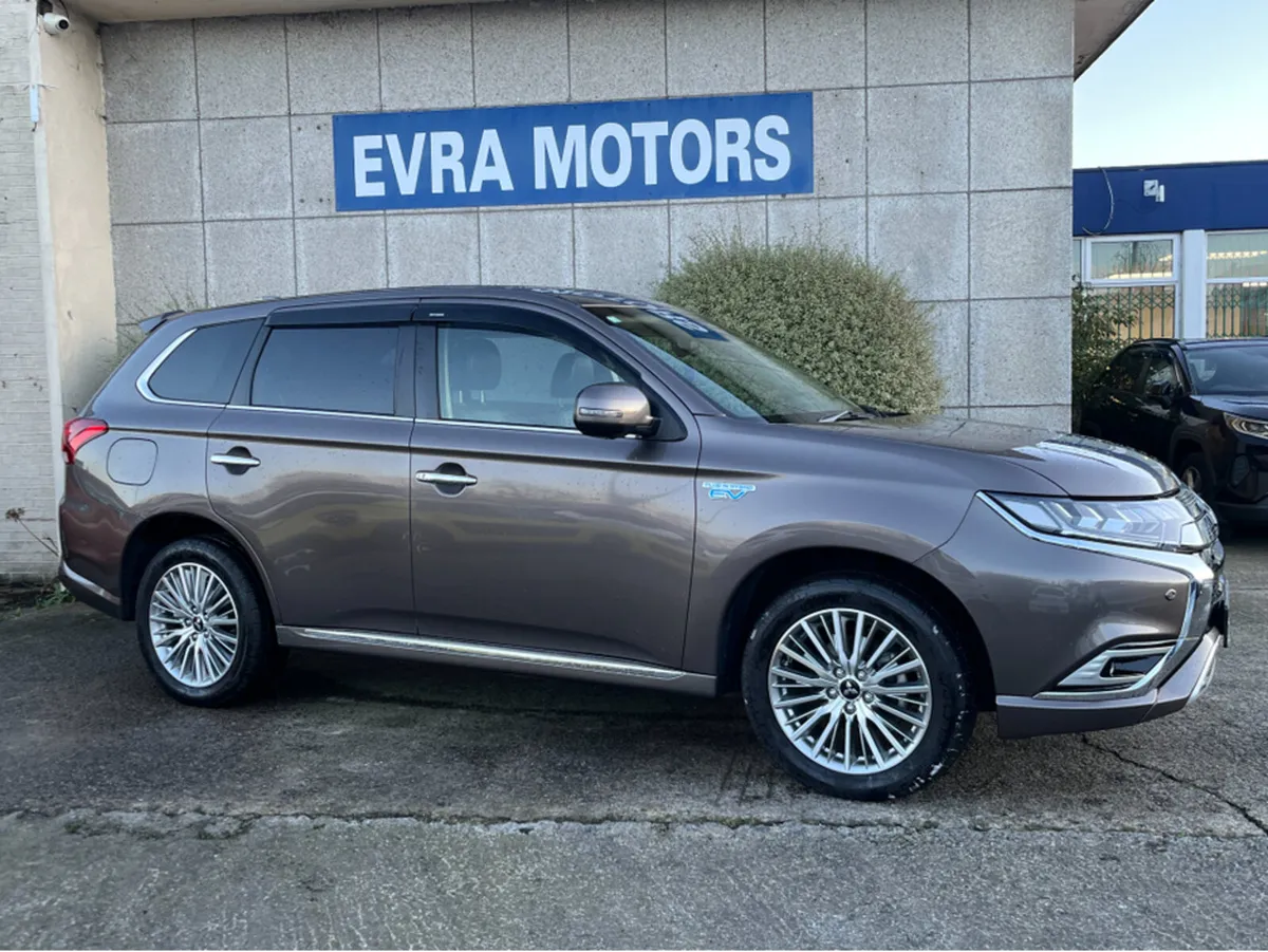 Mitsubishi Outlander G 4WD AUTOMATIC HYBRID PHEV 2 - Image 3