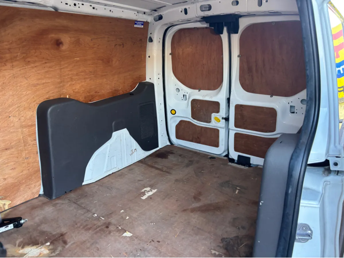 Ford Transit Connect BASE LWB 1.5 75PS M6 3 3DR - Image 4