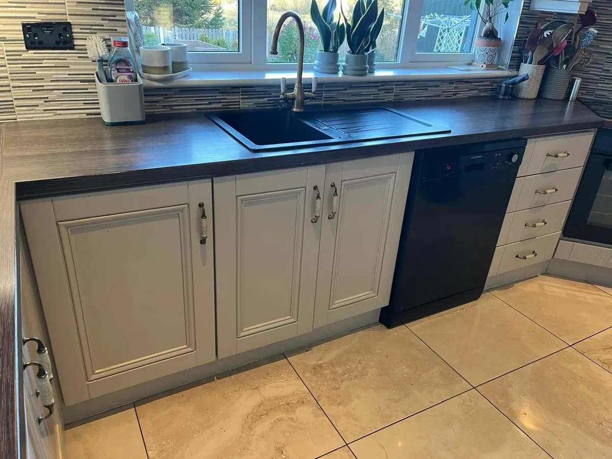 Entire Kitchen - Image 2