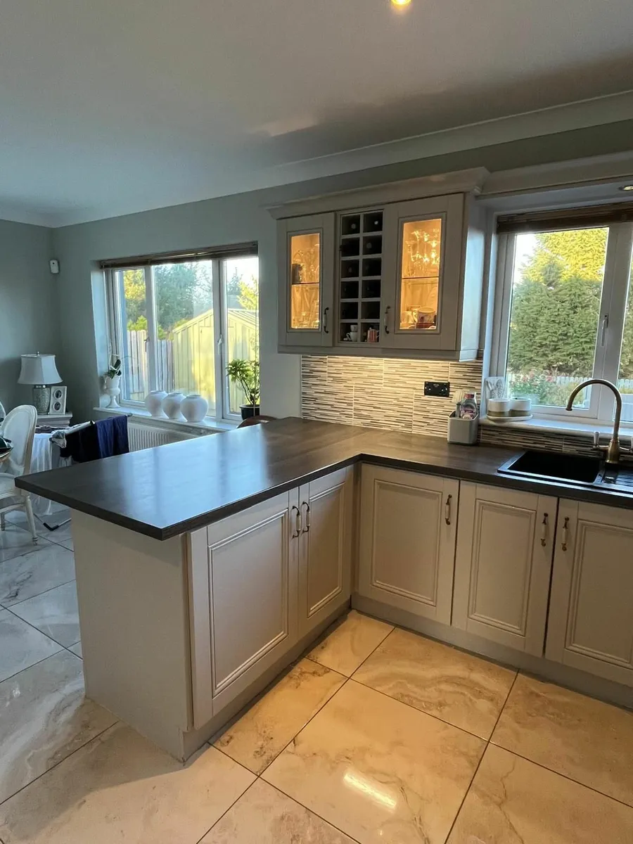 Entire Kitchen - Image 3