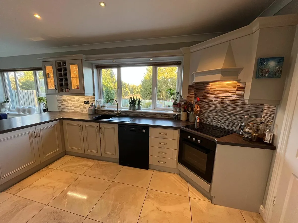 Entire Kitchen - Image 4