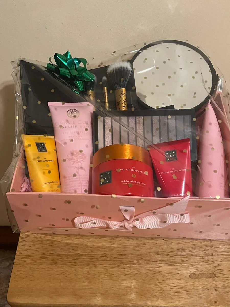 Christmas Cosmetics Hamper