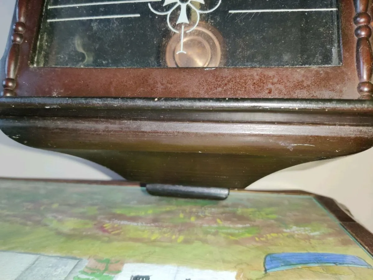 EDWARDIAN MAHOGANY WOOD Working Wall Clock & Key ! - Image 2