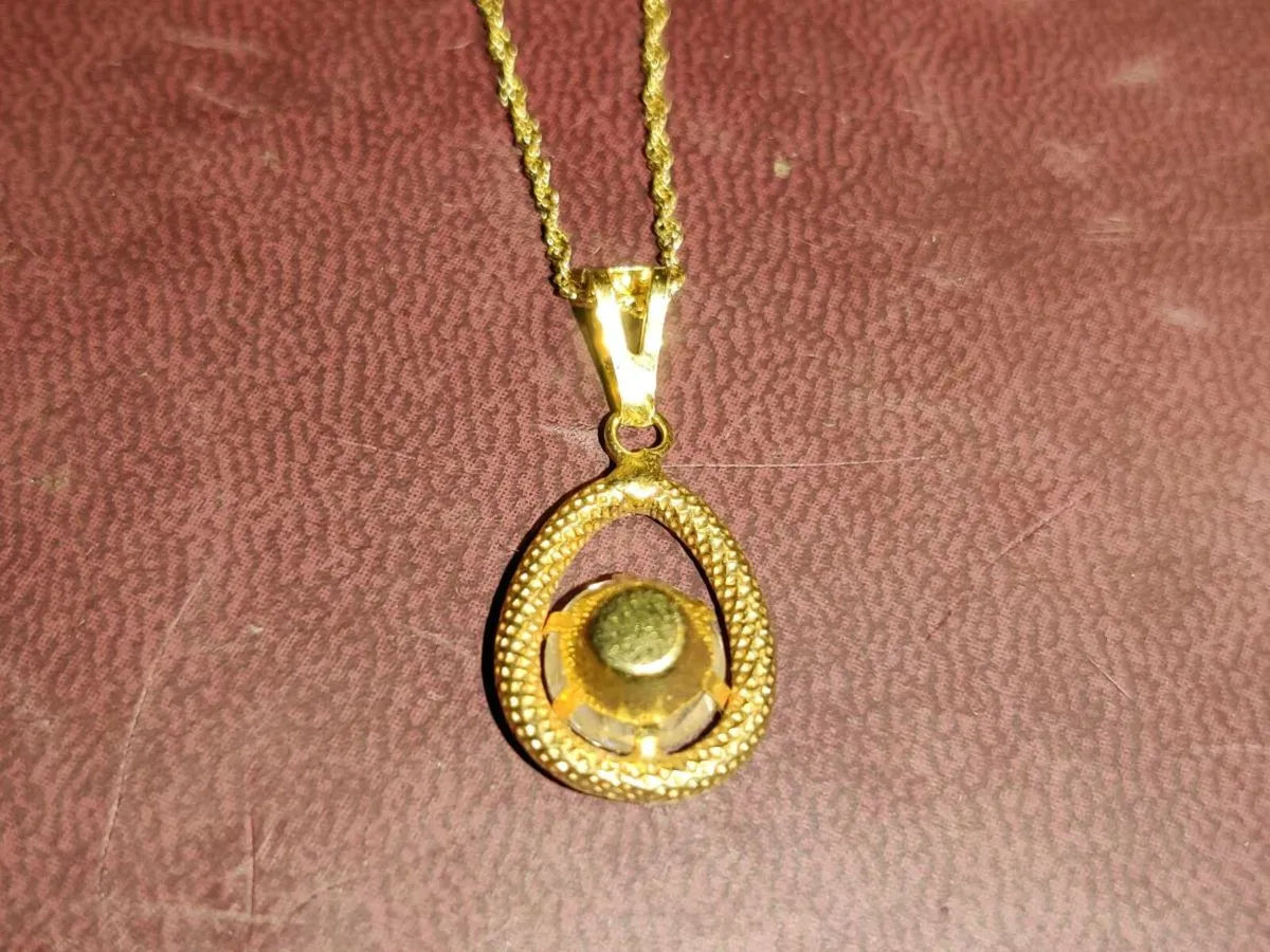 CRYSTAL DROP, 18CT Gold 18"Twirly Twist Necklace ! - Image 4