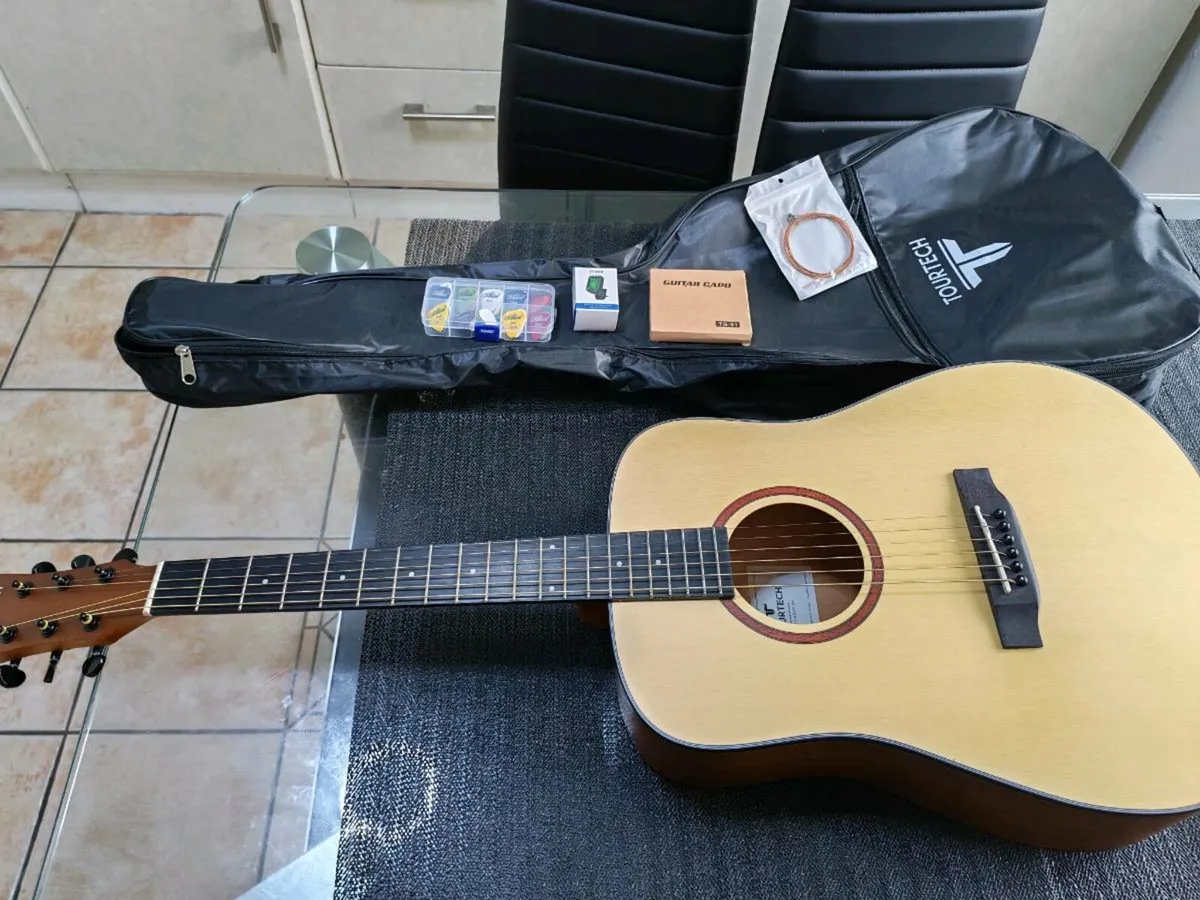 Acoustic guitar - Image 1
