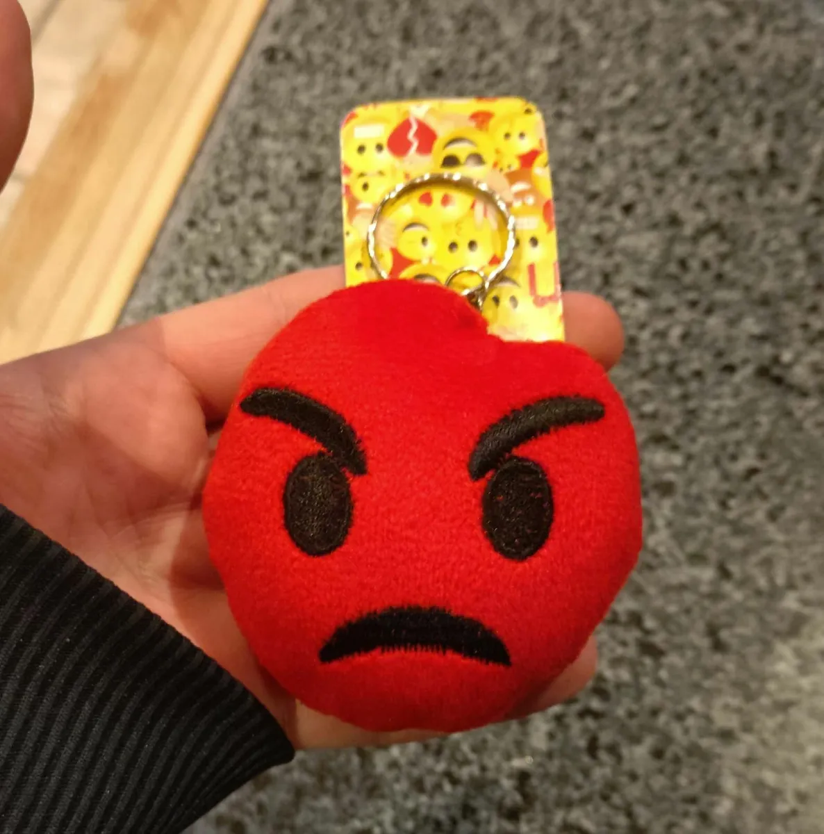 Soft Emojis & Flower Keyrings (new & used). - Image 2