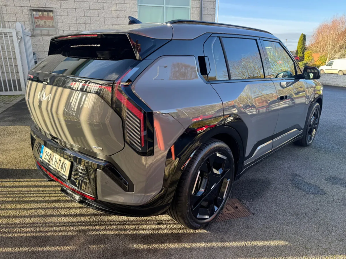 Kia EV3 EARTH GT LINE LONG RANGE - Image 2
