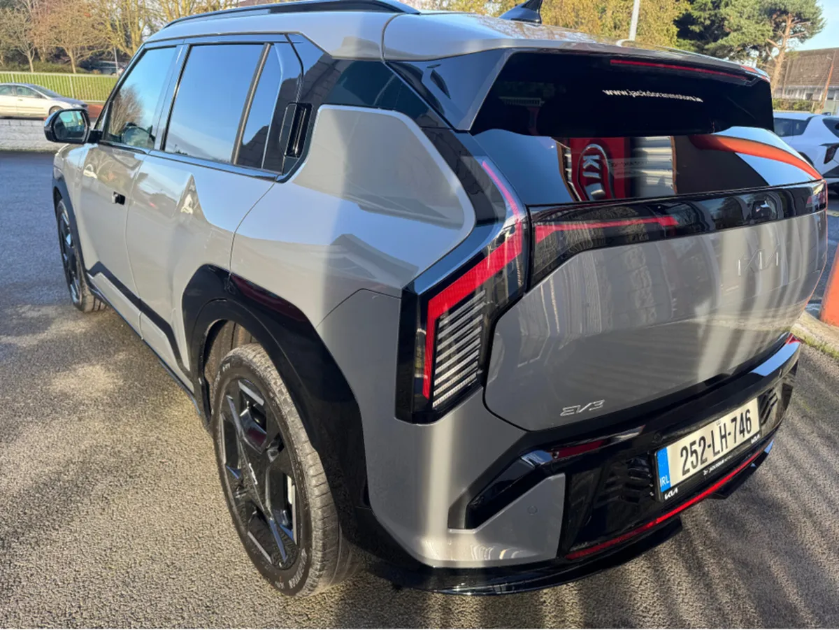 Kia EV3 EARTH GT LINE LONG RANGE - Image 4