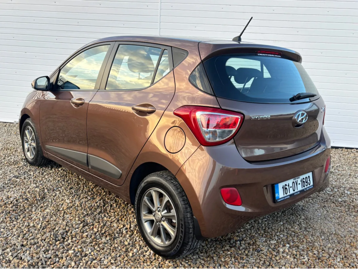 Hyundai i10 DELUXE 4DR - Image 3