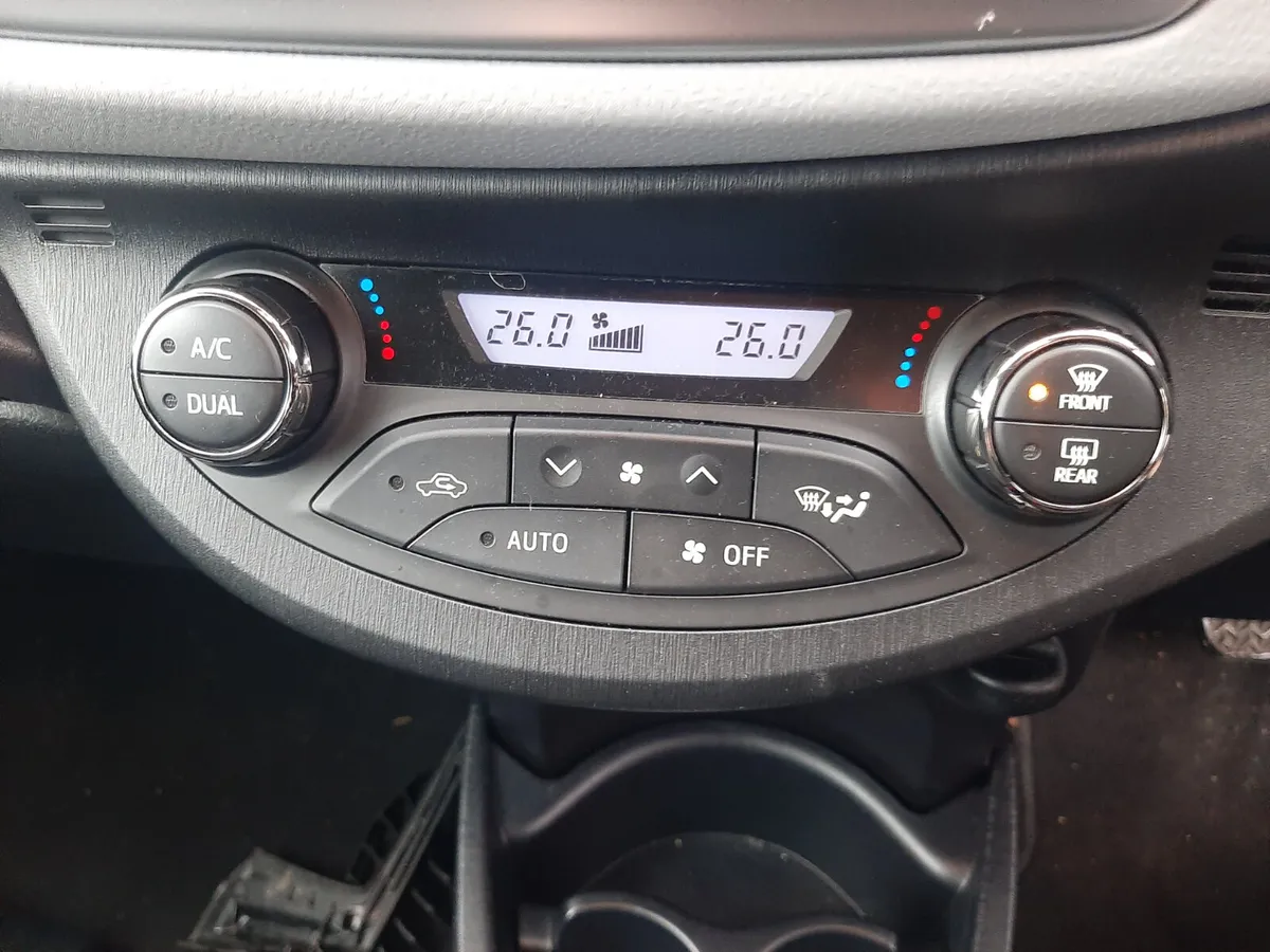 TOYOTA YARIS HYBRID AUTOMATIC 2014 - Image 2