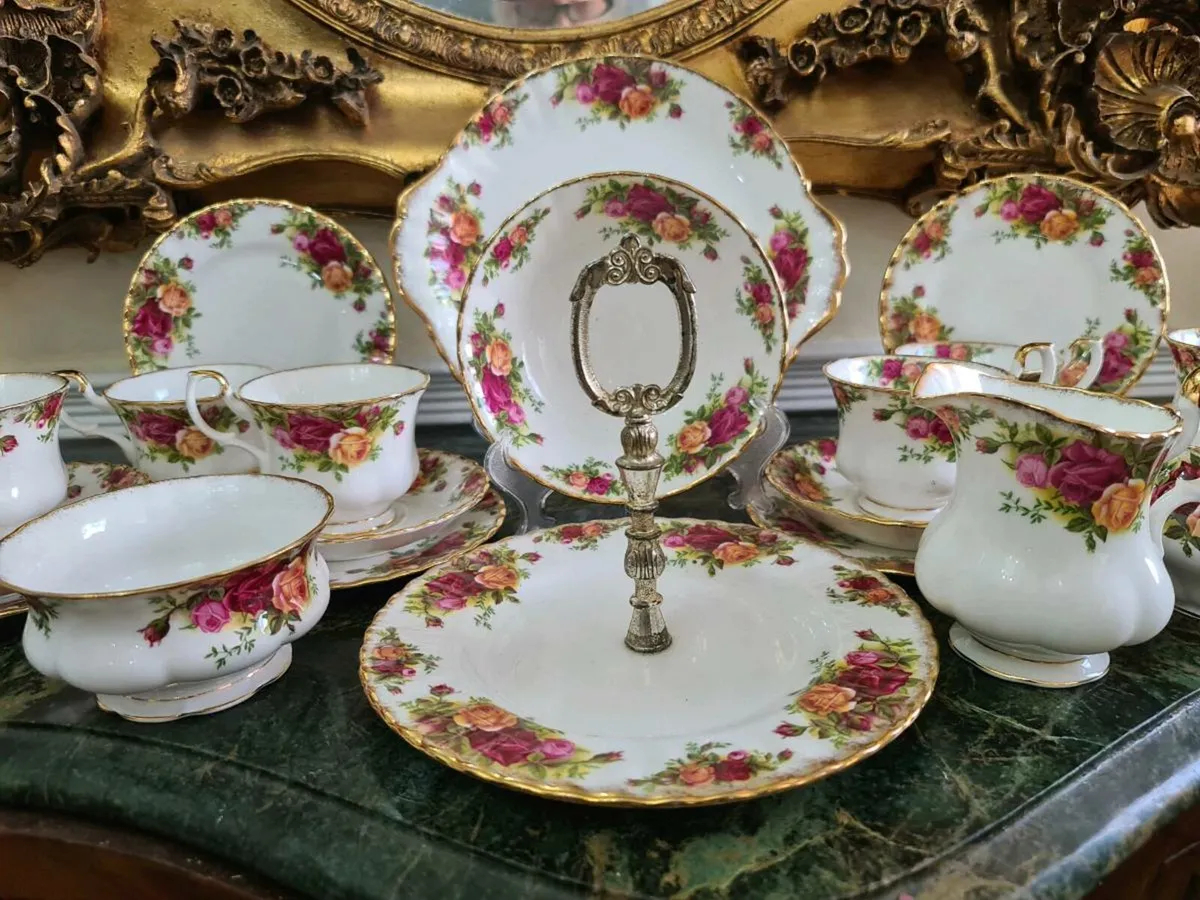 Royal Albert old country roses POSTAGE AVAILABLE - Image 1