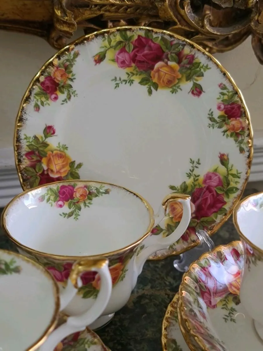 Royal Albert old country roses POSTAGE AVAILABLE - Image 4