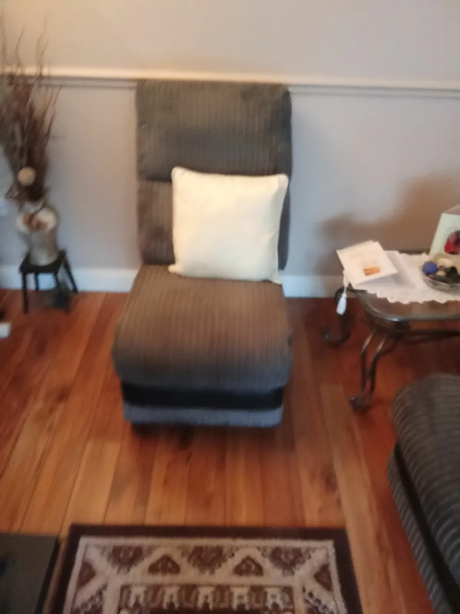 Three seater couch can be used as chairs serpertey - Image 1