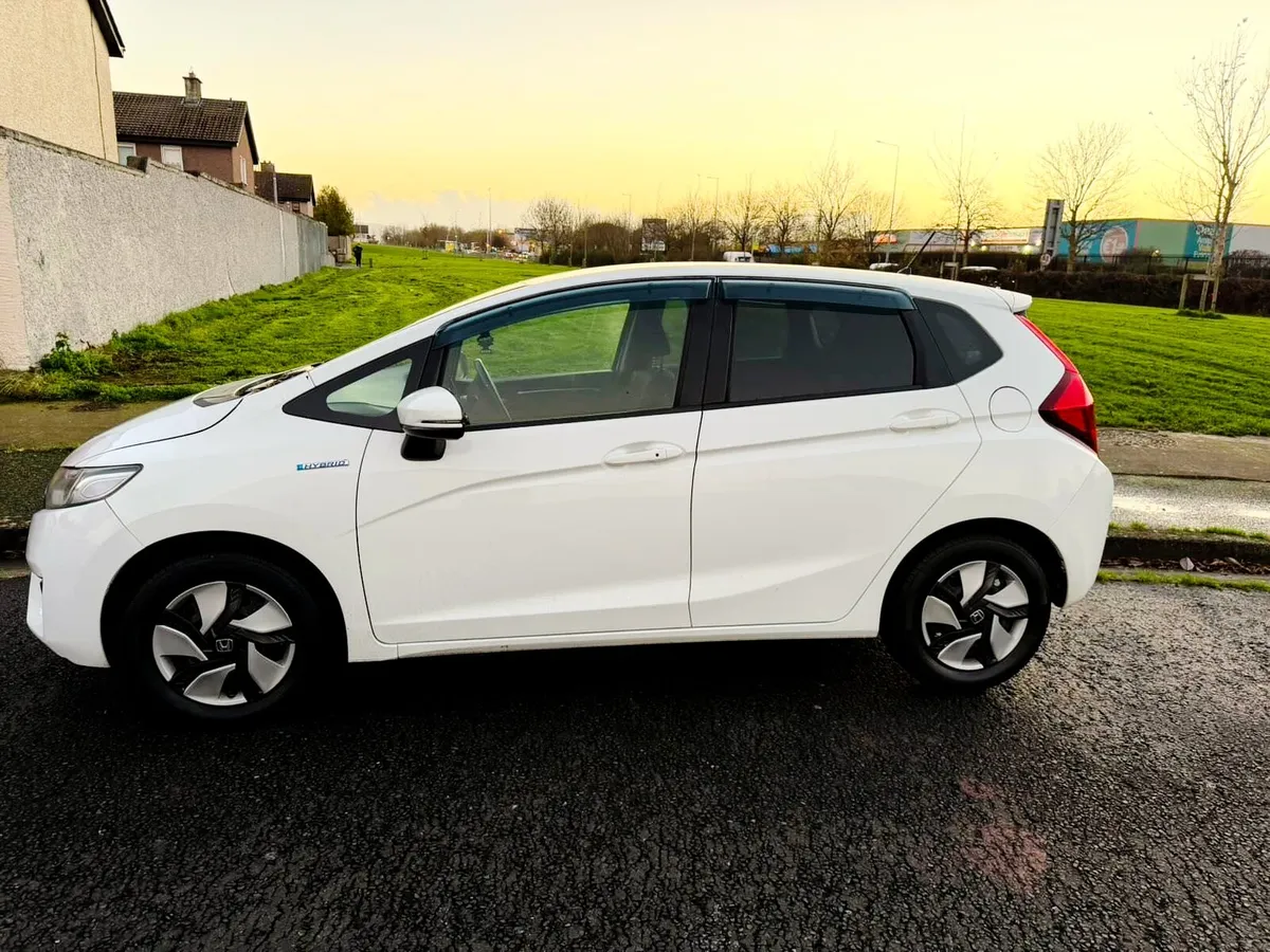 Honda fit 2014 hybrid Only 116k kms driven - Image 4
