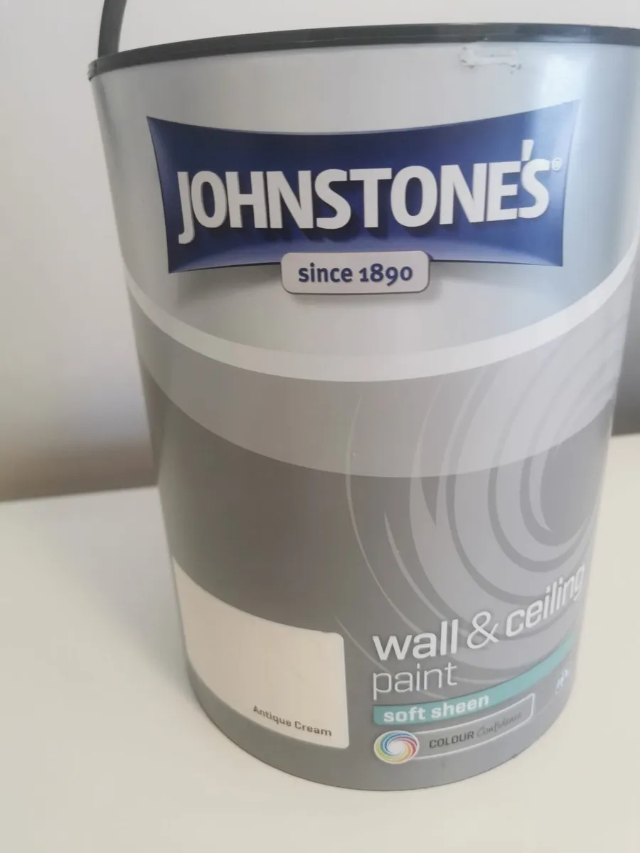 Johnstone's Vinyl Matt Antique Cream 5ltr Paint - Image 1