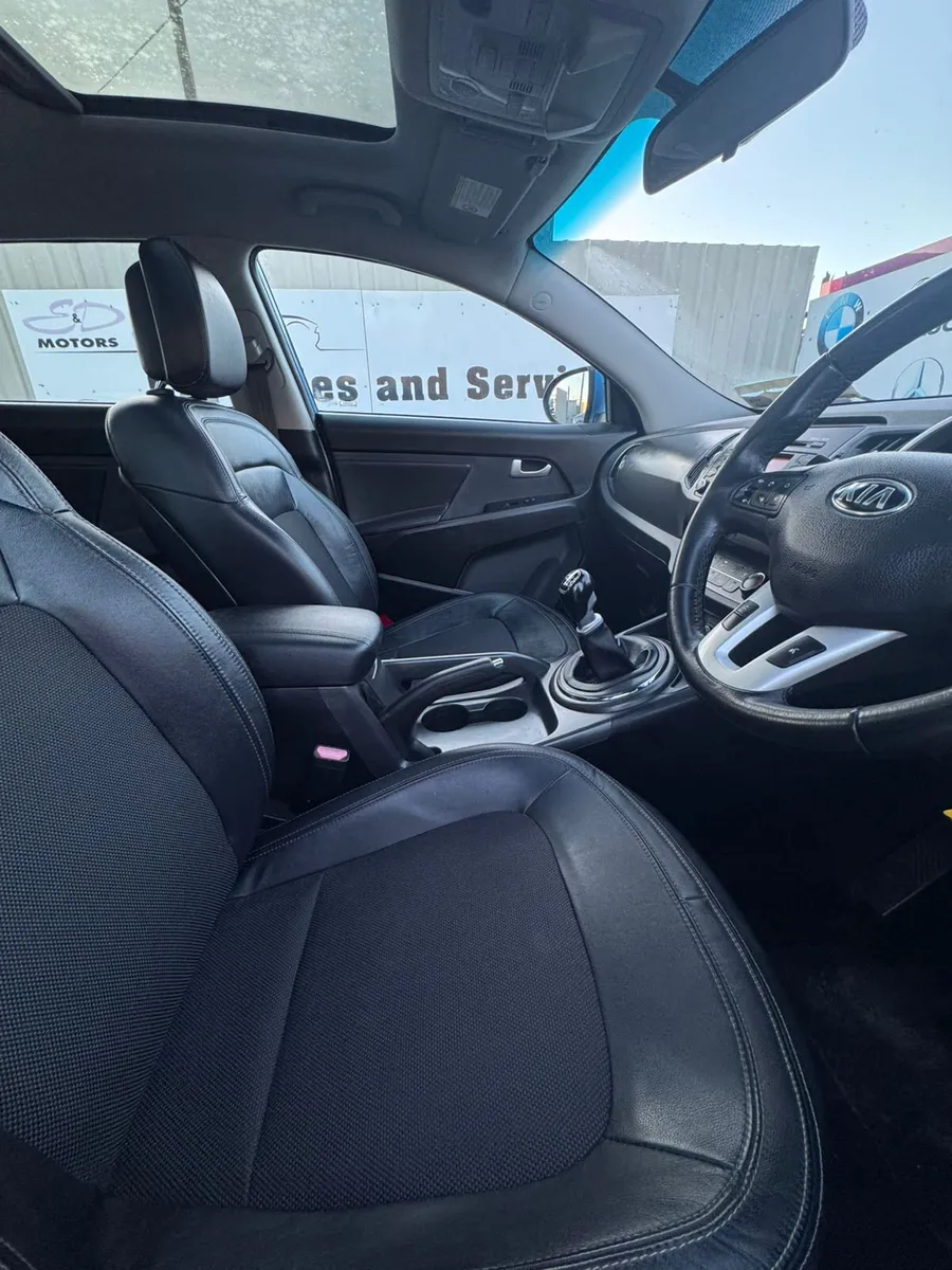 131 Kia Sportage 1.7D Low Miles High Spec - Image 2