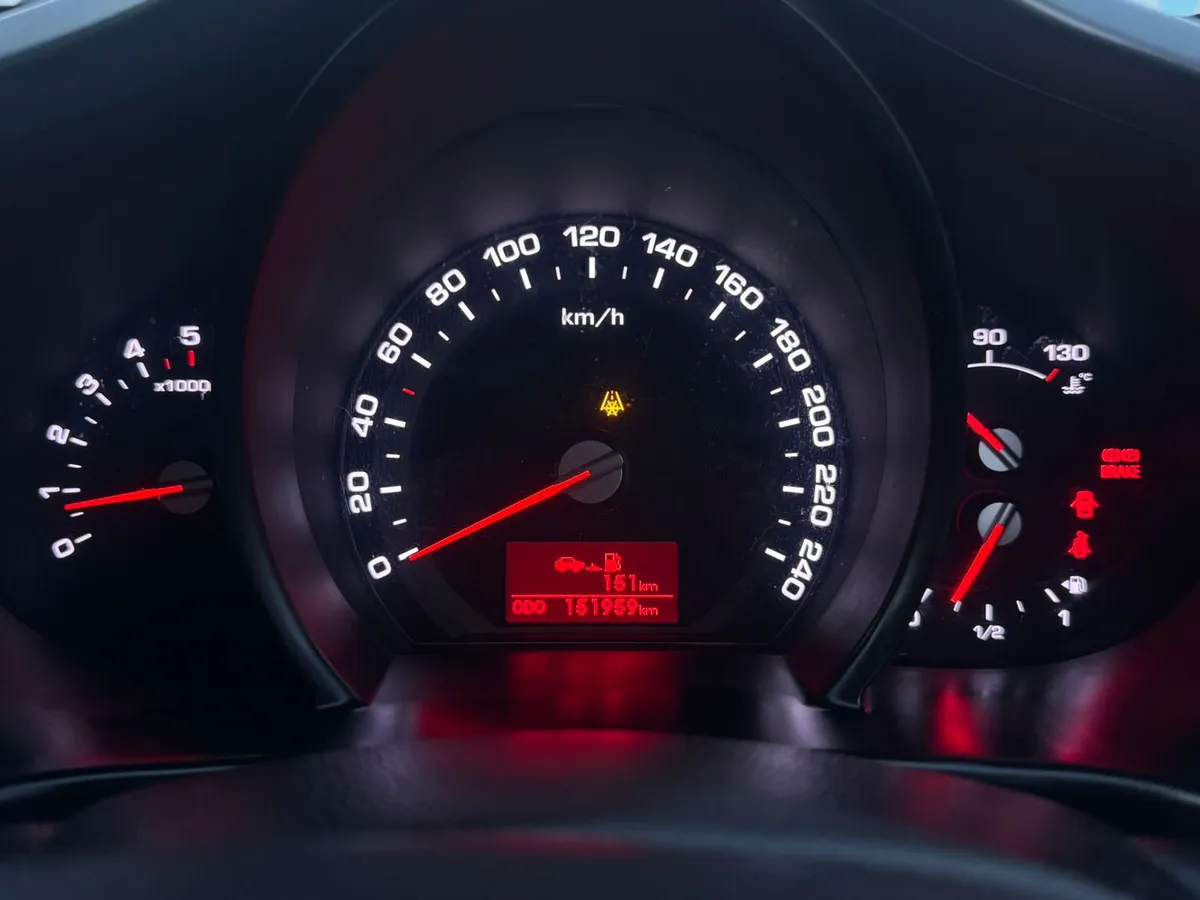 131 Kia Sportage 1.7D Low Miles High Spec - Image 4