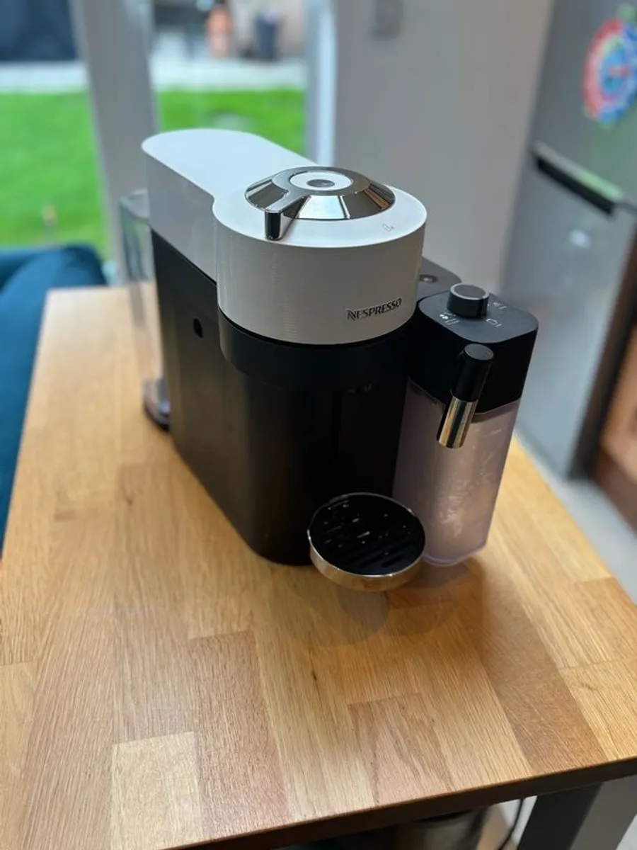 Nespresso DeLonghi Vertuo Machine for Sale - Image 1