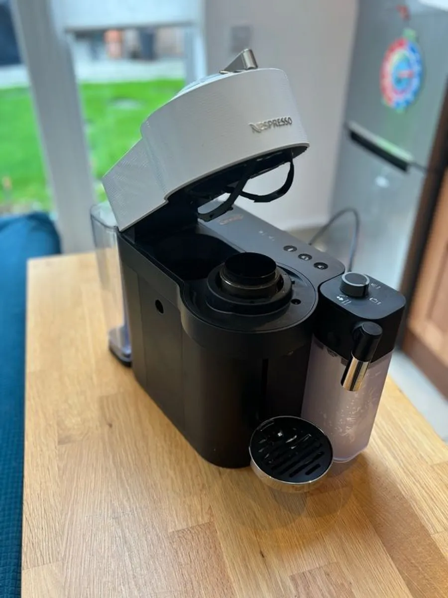 Nespresso DeLonghi Vertuo Machine for Sale - Image 2