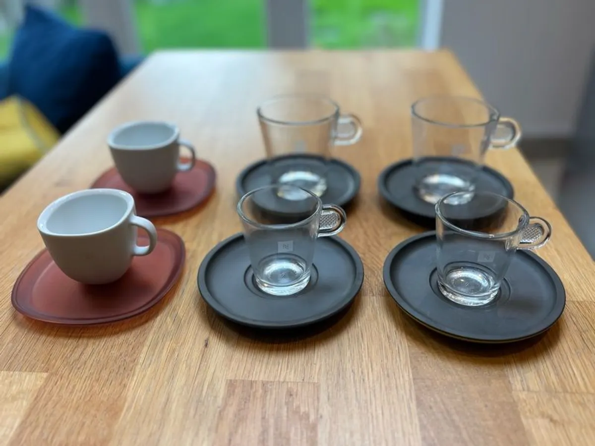 Nespresso DeLonghi Vertuo Machine for Sale - Image 4