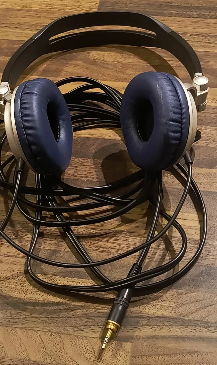 Sony MDR-V300 Studio Monitor - Image 1