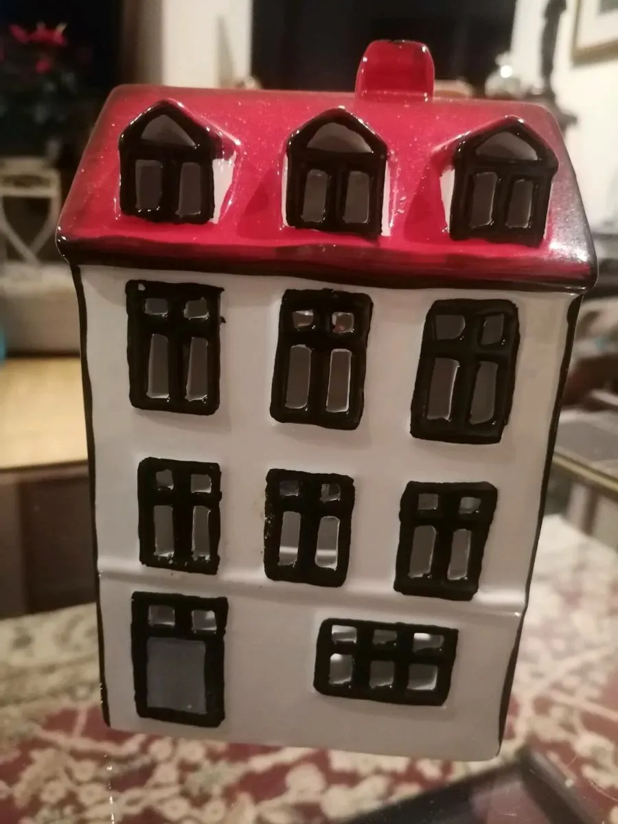 House Tealight Holder - Image 1