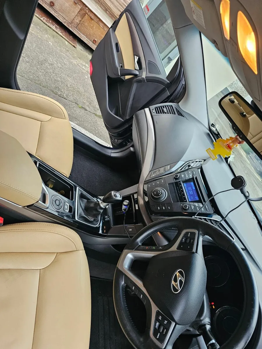 Hyundai i40 2012 - Image 2