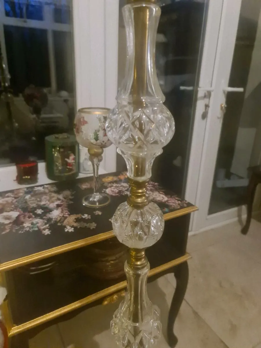 Vintage brass and crystal standard lamp POSTAGE AV - Image 4
