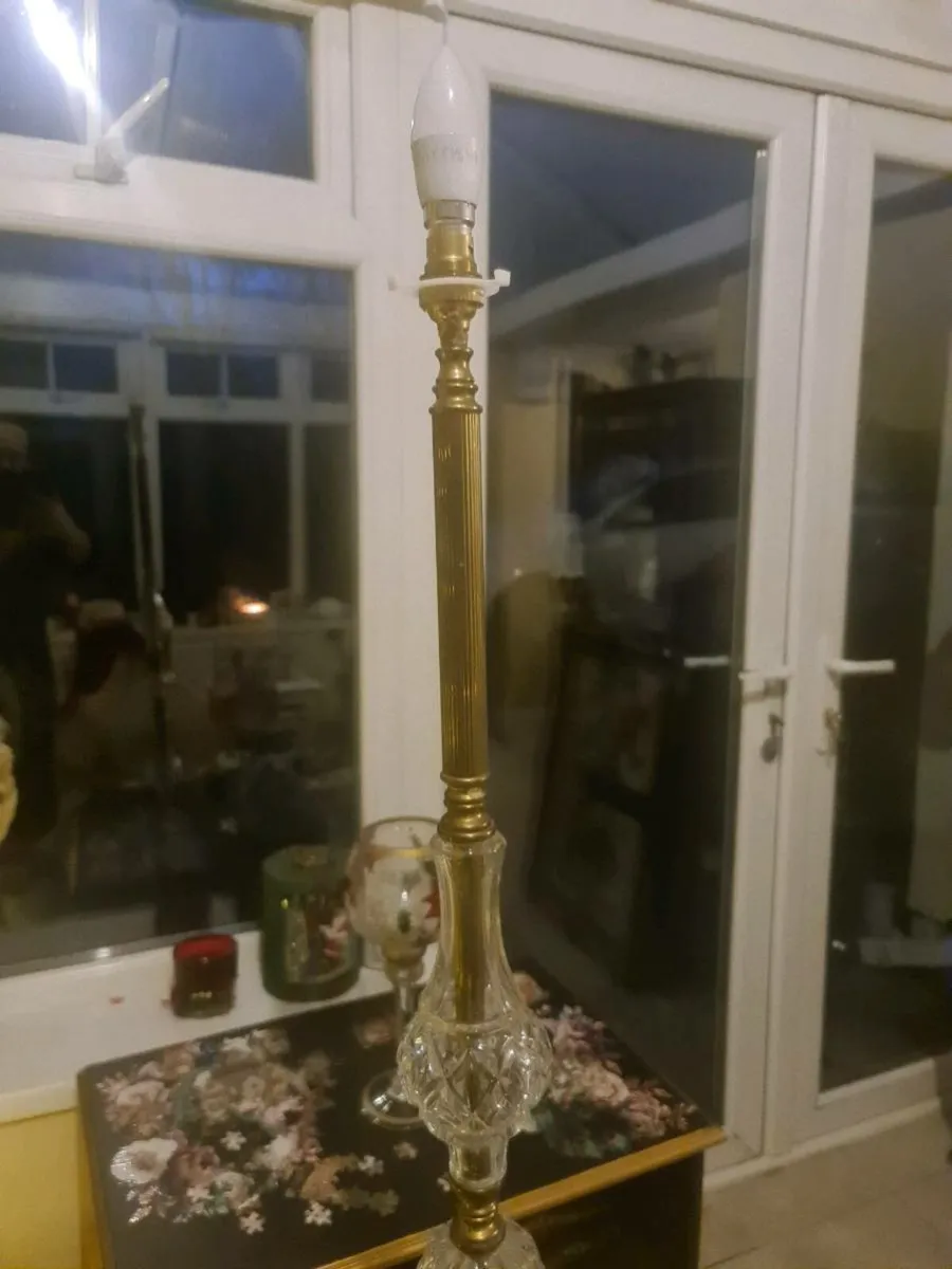 Vintage brass and crystal standard lamp POSTAGE AV - Image 3