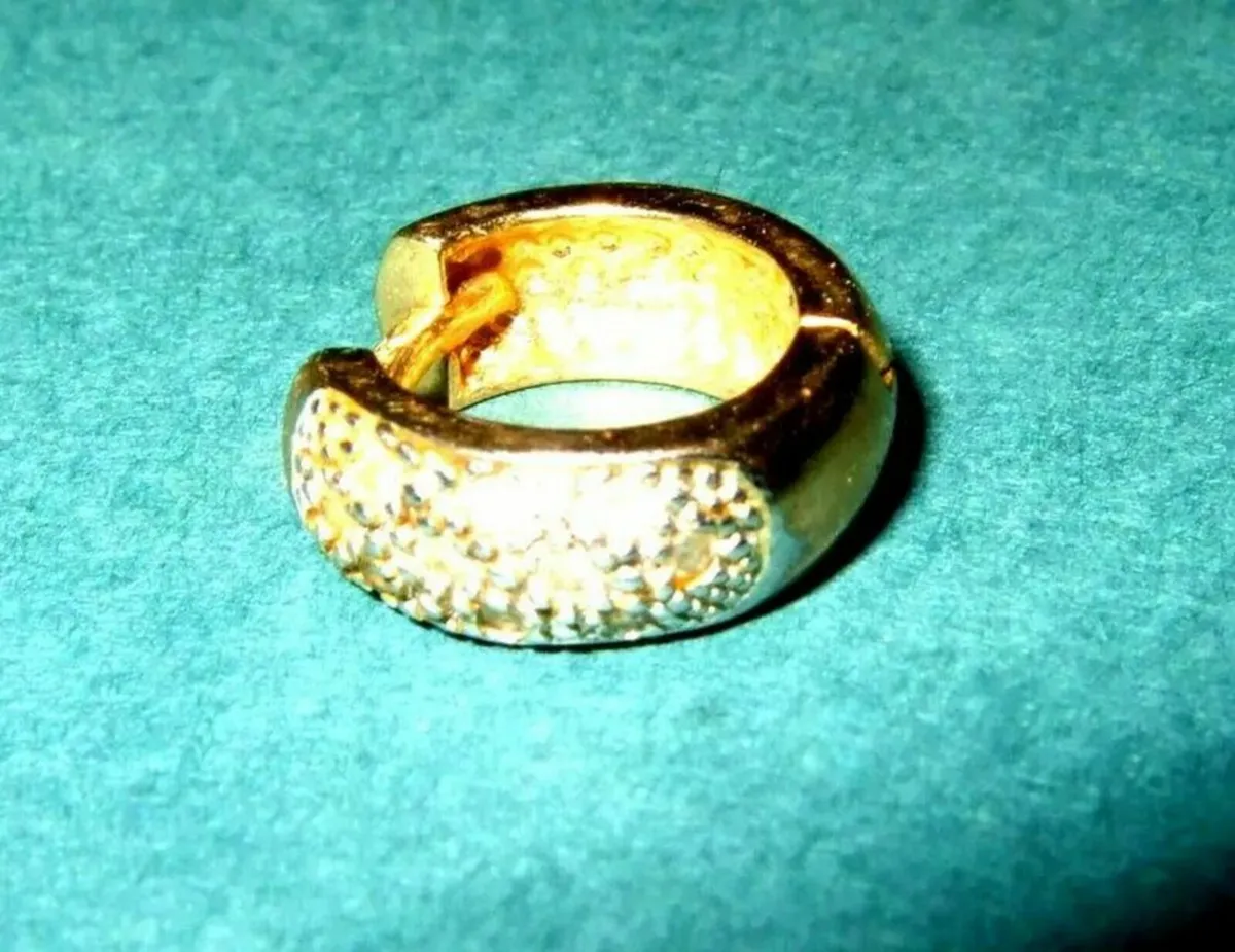 Vintage 9ct Gold & Diamond Nose/Ear Ring - Image 2