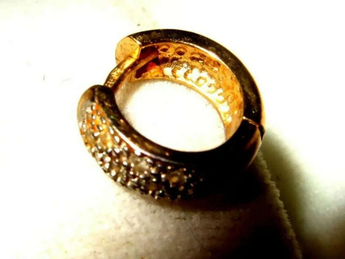 Vintage 9ct Gold & Diamond Nose/Ear Ring - Image 3