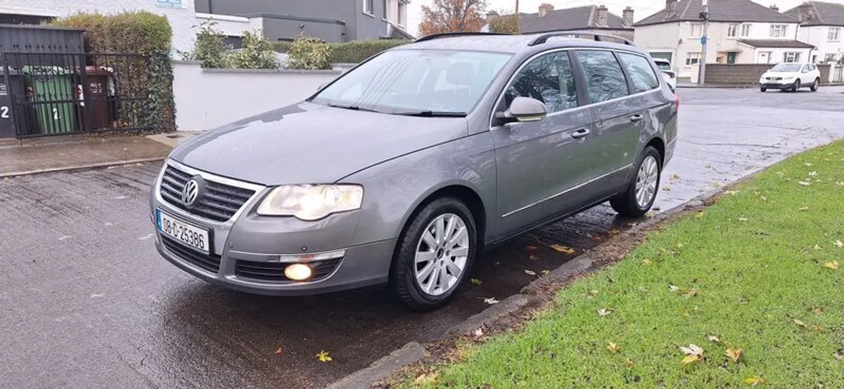 2008 Volkswagen Passat - Image 2