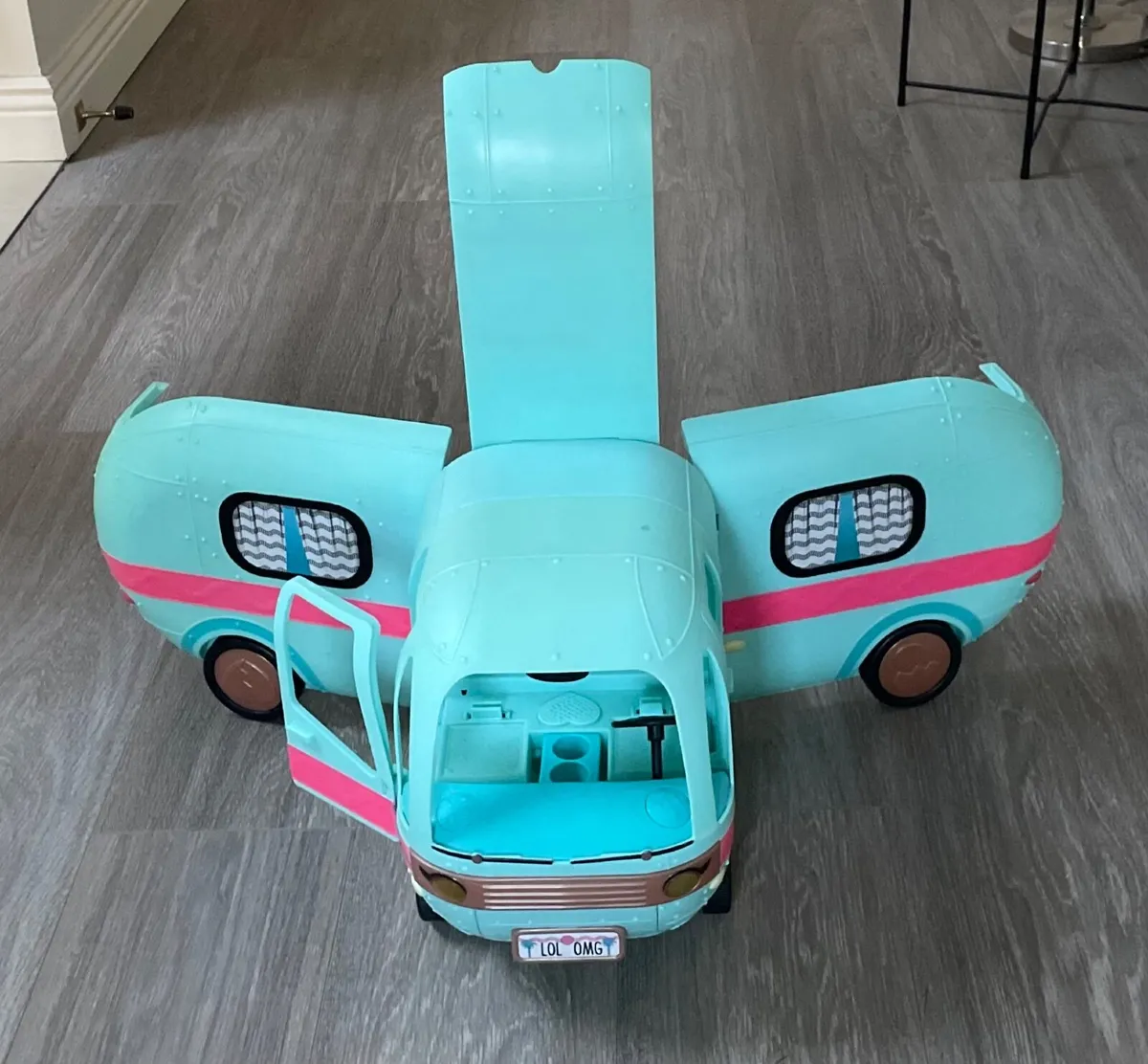 L.O.L. Surprise! O.M.G. Glam N’ Go Campervan - Image 1