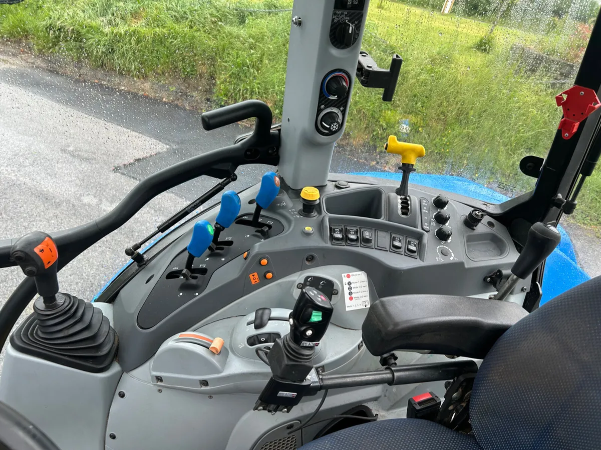 2020 New Holland T5-120 with Loader - Image 4