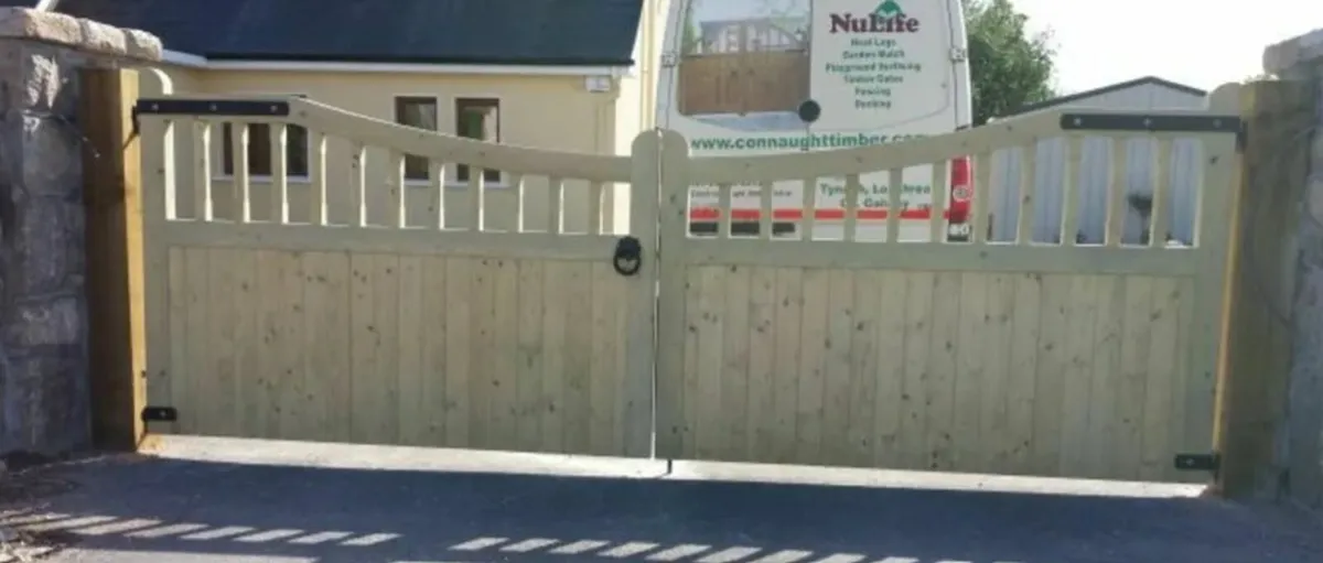 Wood Entrance Gates - Image 3