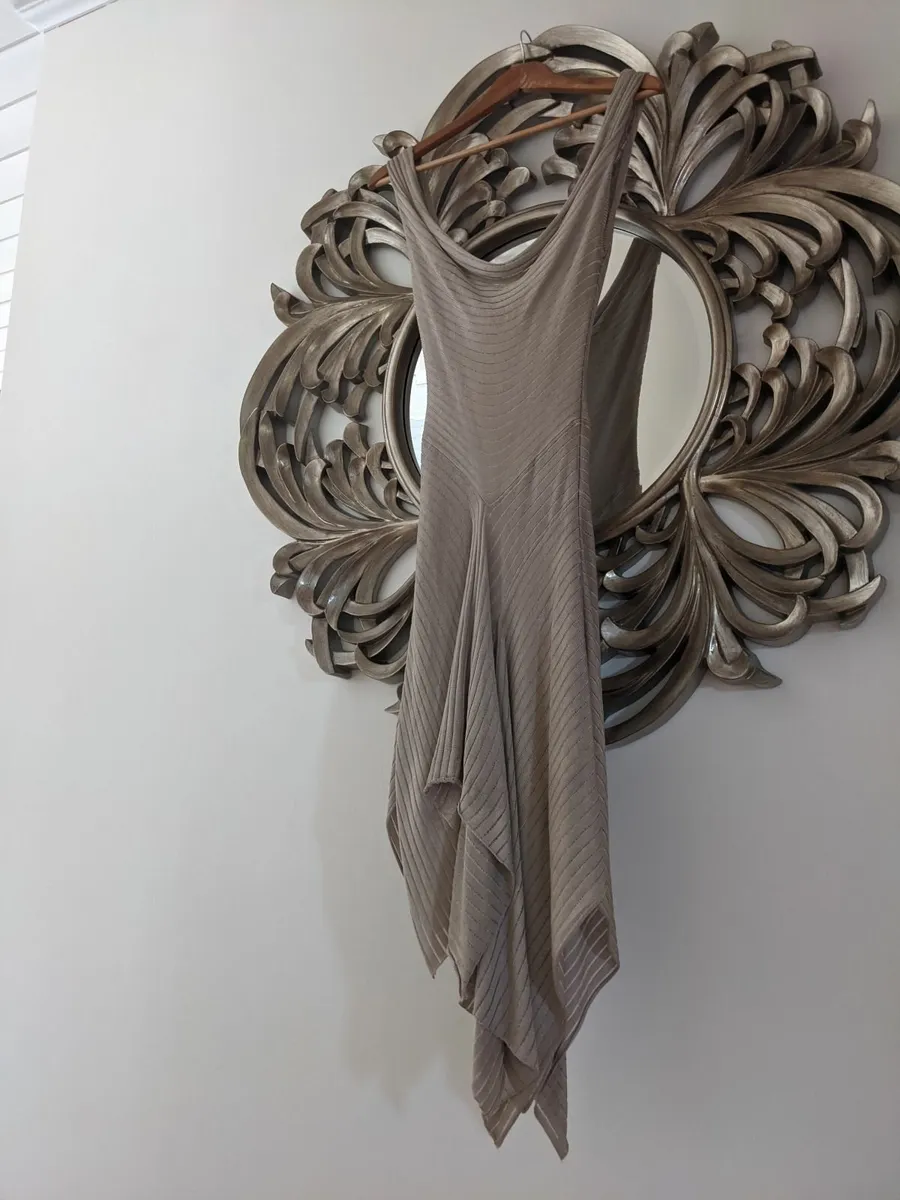 Gold dress - Image 1