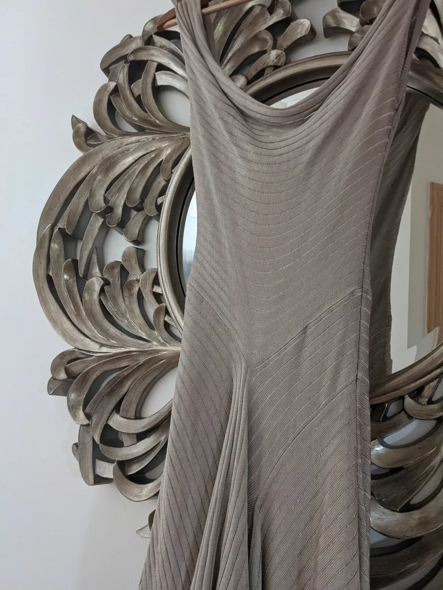 Gold dress - Image 4