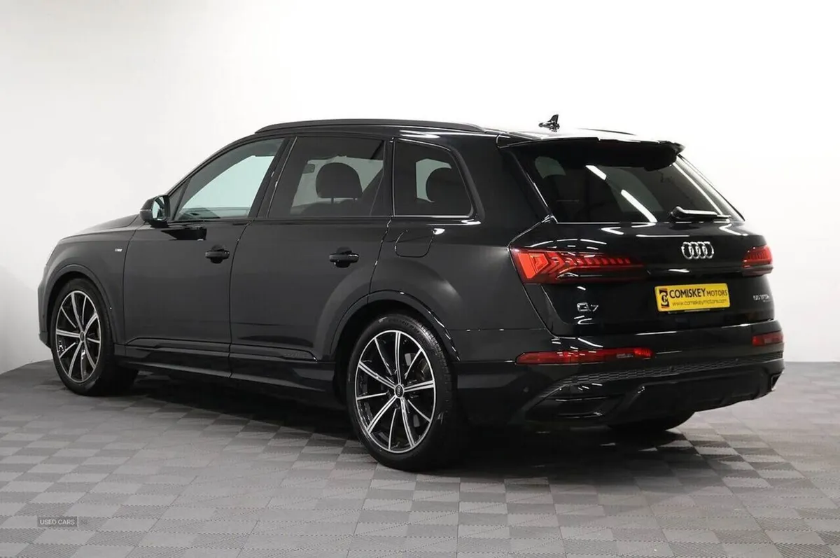 Audi Q7 Tfsie V6 Black Edition - Image 4